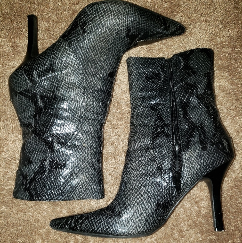 Nine West bootie
